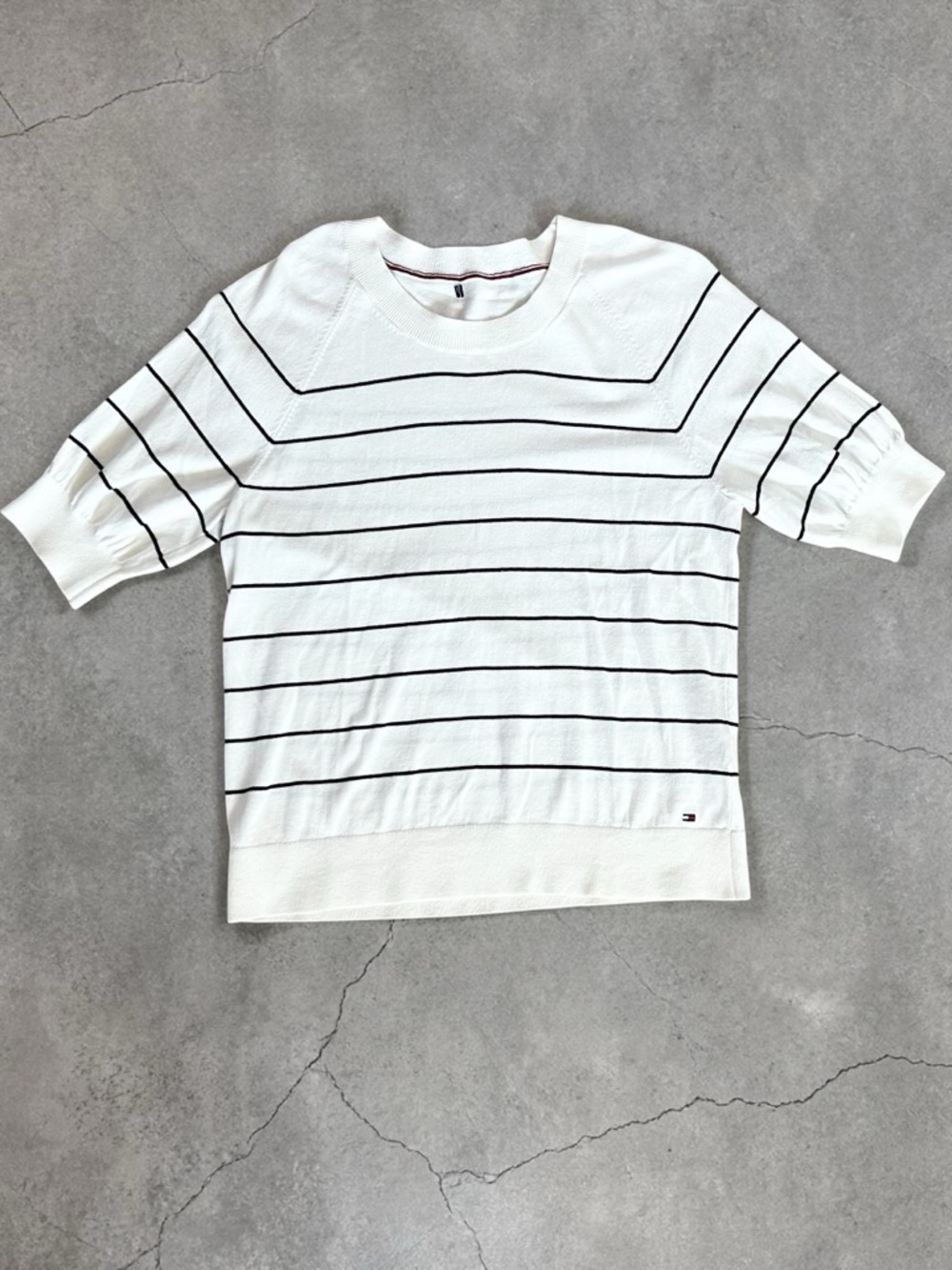 Tommy Hilfiger White Knit Short Sleeve Top with Navy Stripes. Size Medium